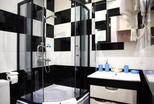 Koupelna v ubytování Rondo Hotel + 22 fotografií