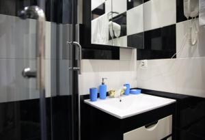 Koupelna v ubytování Rondo Hotel