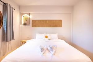 Postel nebo postele na pokoji v ubytování De Beach pool villa เดิน 3 นาทีจากชายหาด + 37 fotografií