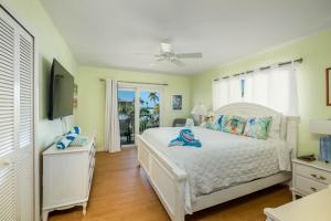 Ένα ή περισσότερα κρεβάτια σε δωμάτιο στο Florida Keys Sea Isle Condo Ocean Front Private Beach +83 φωτογραφίες