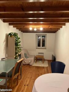 a living room with a table and a couch at Le Duplex de Léa in Valenciennes