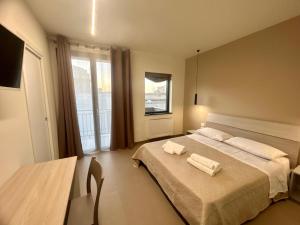 Postel nebo postele na pokoji v ubytování Arkè Rooms