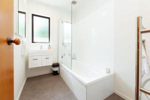 Bilik mandi di Spaxton Cottage +19 gambar