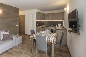 a kitchen and dining room with a table and chairs at Genziana 2 - AffittiPontediLegno in Ponte di Legno +3 photos