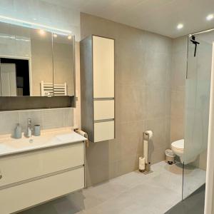 Ένα μπάνιο στο Au Soleil - Appartement confortable