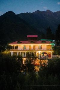 山景或在旅舍看到的山景