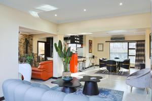 Posezení v ubytování The Taurus