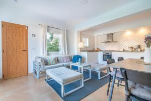 Χώρος καθιστικού στο Beachhouse Sa Barca