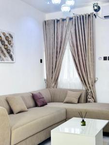 Ruang duduk di Goldeekoin Apartment and Hotel