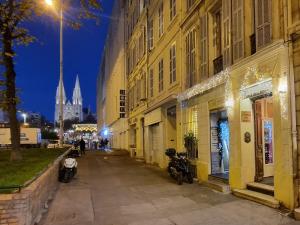 Nabolaget omkring hotellet eller i nærheden