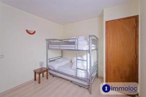 a room with a bunk bed with white towels at Apartment in Auron 100 meters from the slopes in Auron