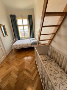 Posteľ alebo postele v izbe v ubytovaní Wenceslas square apartment 150 m2