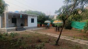 Taman di luar Anvi Holidayhome Alibag
