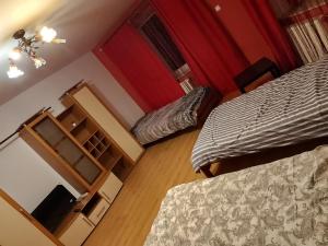 an overhead view of a bedroom with two beds at Pokoje Lublin in Turka