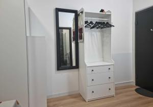 Gambar di galeri bagi TwinArt 2 adjacent recent apartments hosting up to 8 guests for work and living di Belgrade