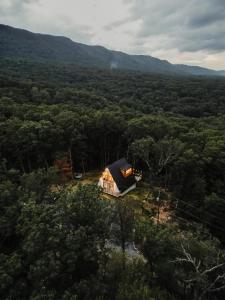 Fotografie z fotogalerie ubytování The Sparrow Luxury A-Frame in the Shenandoah v destinaci Luray