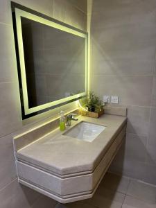 Koupelna v ubytování شاليهات اوليفيا