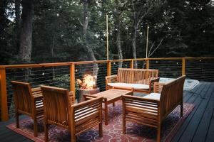 Fotografie z fotogalerie ubytování The Sparrow Luxury A-Frame in the Shenandoah v destinaci Luray