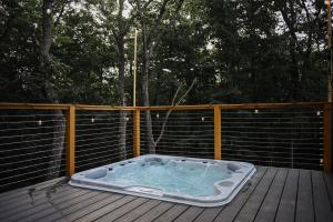 Fotografie z fotogalerie ubytování The Sparrow Luxury A-Frame in the Shenandoah v destinaci Luray