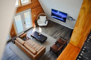 Fotografie z fotogalerie ubytování The Sparrow Luxury A-Frame in the Shenandoah v destinaci Luray