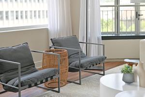 Posezení v ubytování Elevated Luxury 2-Bed Apt with Elevator Access