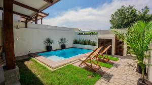 a swimming pool in the backyard of a house at Pedasí 2-Bedroom Oasis with Pool in Purio