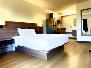 Postel nebo postele na pokoji v ubytování Westport Inn
