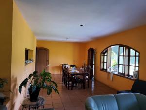 a living room with a blue couch and a table at Casa de Campo Mairinque in Mairinque