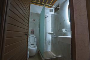Koupelna v ubytování Kallinikos Guesthouse