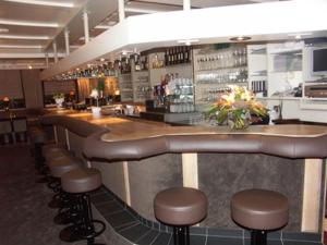 Khu vực lounge/bar tại Café-Pension Erika