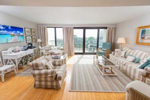 Χώρος καθιστικού στο Sunset Paradise 3 Bedroom Condo Resort Amenities