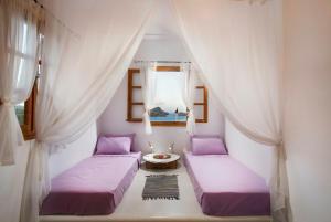 Posteľ alebo postele v izbe v ubytovaní Lindos Seaside Villa