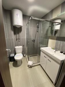 Koupelna v ubytování LaKop Apartman