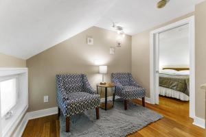 a room with two chairs and a table and a bed at Captain in Spring Lake