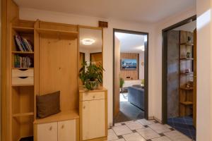 Knihovna v apartmánu