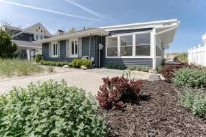 Ảnh trong thư viện ảnh của Experience lakeside luxury at ở Spring Lake