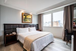 Cama ou camas em um quarto em Plaza São Rafael Hotel