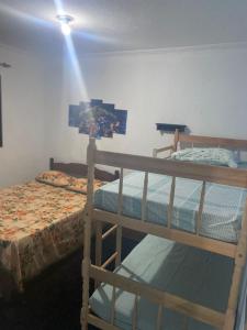 a bedroom with two bunk beds in a room at Recanto CostaCastilho in Bertioga
