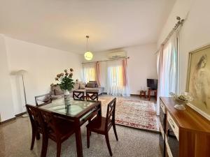 Гостиная зона в Amazing 2BR Apartment - Al Dora Resort, Hurghada