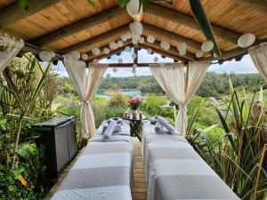 Zahrada ubytování Levit Glamping - Hotel Guatapé Peñol + 37 fotografií