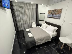 Una cama o camas en una habitación de Sarajevo Center Point