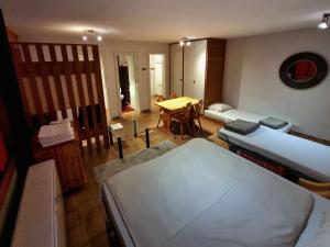 Letto o letti in una camera di Hôtel - Petit-déjeuner Le Trift
