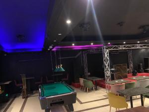 Biliár nebo kulečník v ubytování sun rise hotel راس الخيمة