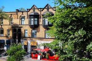 Το κτήριο όπου στεγάζεται  το διαμέρισμα