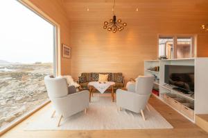 Χώρος καθιστικού στο Superior Cabin with Private Beach Lofoten +80 φωτογραφίες