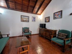 A television and/or entertainment centre at Masca - Casa Rural Morrocatana - Tenerife ONLY ADULTS