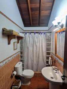 A bathroom at Masca - Casa Rural Morrocatana - Tenerife ONLY ADULTS