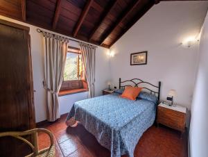 A bed or beds in a room at Masca - Casa Rural Morrocatana - Tenerife ONLY ADULTS
