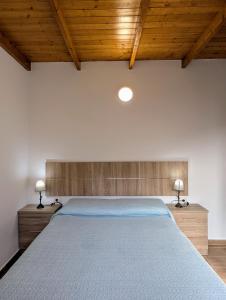 A bed or beds in a room at Live Masca - Estudio casas morrocatana Tenerife ONLY ADULTS