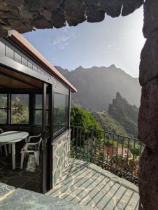 A general mountain view or a mountain view taken from Az apartmant